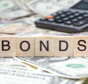 Il report analizza lo scenario obbligazionario globale evidenziando rendimenti storicamente attraenti in un contesto di transizione macroeconomica e tensioni geopolitiche.